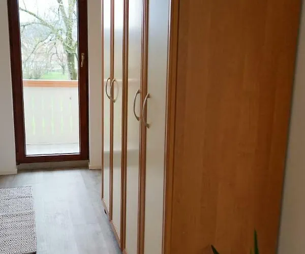 Apartma Erzen Lägenhet